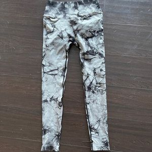 Black & Gray Scrunch Butt Leggings